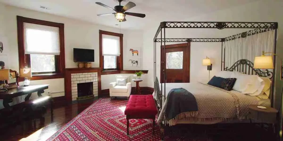 Louisville Bourbon Inn