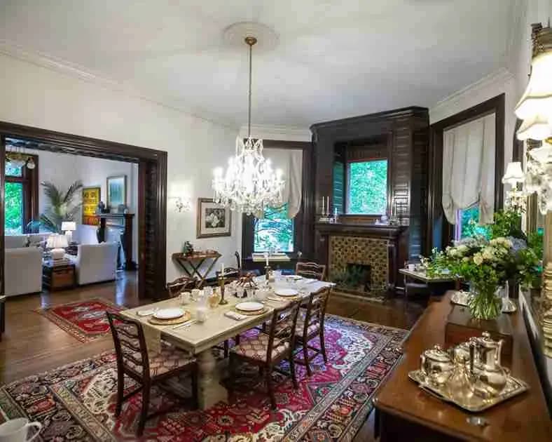 Louisville Bourbon Inn